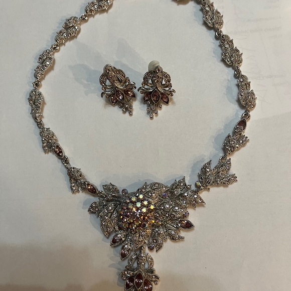 Statement silver plated necklace and clip on earrings set w/lavendar crystals - Picture 7 of 14